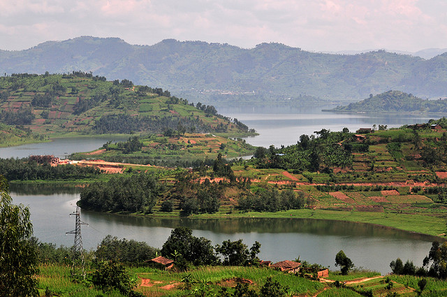 General view of northwestern Rwanda by Neil Palmer (CIAT), Flickr, CC-BY